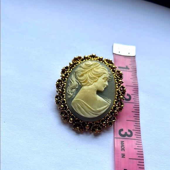 Hand Carved Vintage Cameo Pin/Brooch, Antique Blue Agate With Gold Frame - Picture 9 of 9